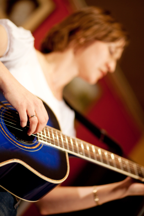 Ask the Expert – How do you learn to sing and play lead guitar at the same time?